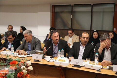 نشست معاون گردشگری کشور با سرمایه‌گذاران و فعالان حوزه گردشگری استان اردبیل