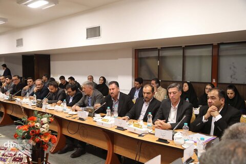 نشست معاون گردشگری کشور با سرمایه‌گذاران و فعالان حوزه گردشگری استان اردبیل