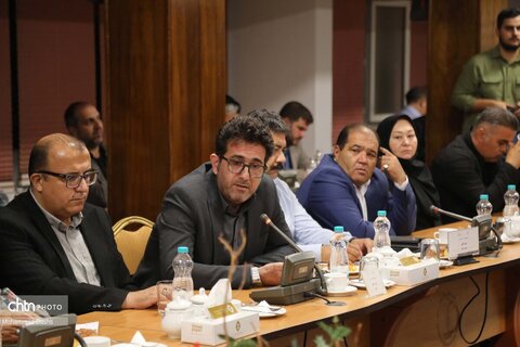 نشست معاون گردشگری کشور با سرمایه‌گذاران و فعالان حوزه گردشگری استان اردبیل