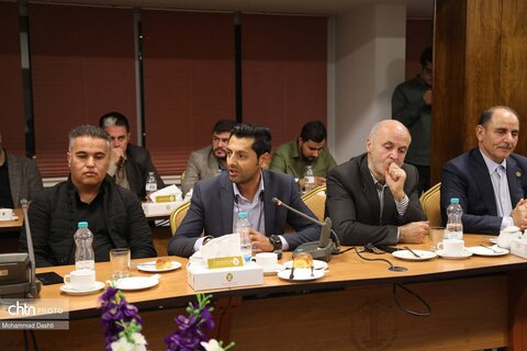 نشست معاون گردشگری کشور با سرمایه‌گذاران و فعالان حوزه گردشگری استان اردبیل
