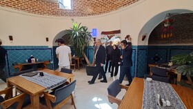 بررسی مدل‌های توسعه پایدار در مکان‌های تاریخی با مشارکت بخش خصوصی/ بازدید معاون وزارت میراث‌فرهنگی از رستوران سنتی حمام آخوند