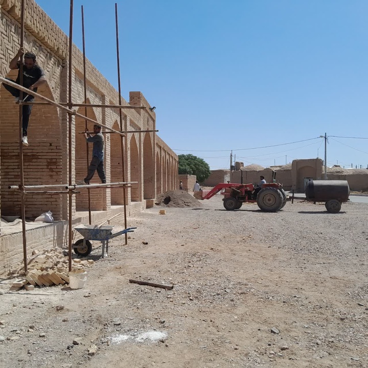مرمت کاروانسرای جهانی فخرآباد بجستان آغاز شد