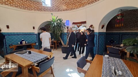 بررسی مدل‌های توسعه پایدار در مکان‌های تاریخی با مشارکت بخش خصوصی/ بازدید معاون وزارت میراث‌فرهنگی از رستوران سنتی حمام آخوند