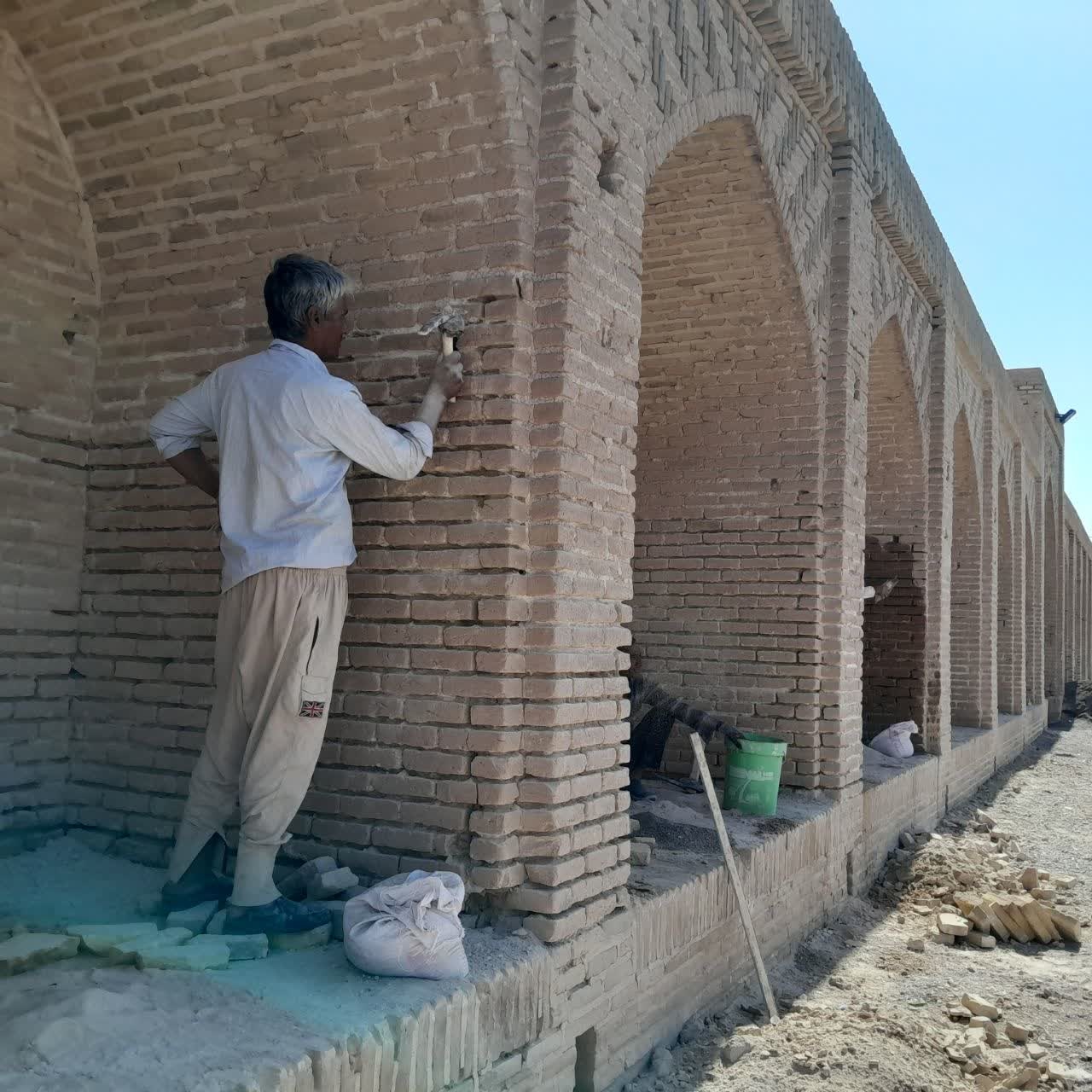 مرمت کاروانسرای جهانی فخرآباد بجستان آغاز شد