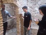 ثبت جزئیات معماری حمام تاریخی کاکامیر بافق در یک کارگاه داوطلبانه