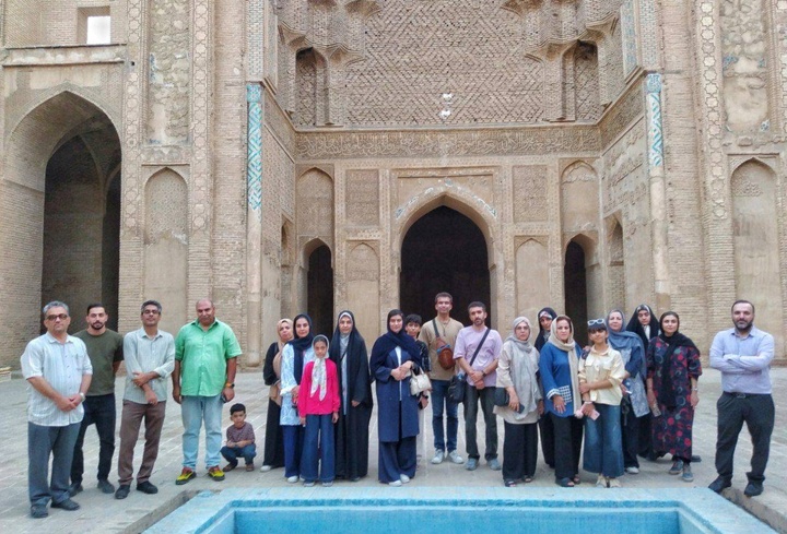بازدید علاقه‌مندان عکاسی از مسجد جامع تاریخی ورامین