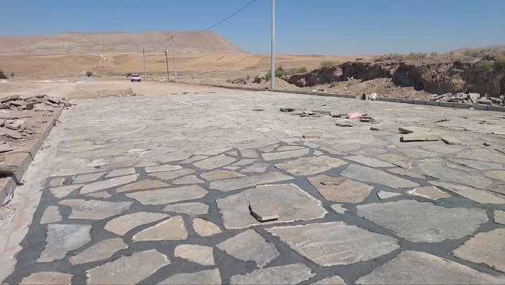 آغاز عملیات سنگفرش مسیر دسترسی به سایت گردشگری دستکند تاریخی خنجین/ گامی مؤثر در آماده‌سازی این شگفتانه تاریخی برای میزبانی از گردشگران