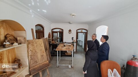 بازدید معاون وزیر میراث‌فرهنگی از خانه هنرهای سنتی و صنایع‌دستی آذربایجان غربی