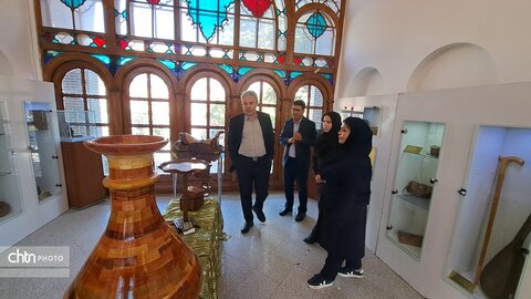 بازدید معاون وزیر میراث‌فرهنگی از خانه هنرهای سنتی و صنایع‌دستی آذربایجان غربی
