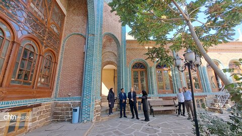 بازدید معاون وزیر میراث‌فرهنگی از خانه هنرهای سنتی و صنایع‌دستی آذربایجان غربی