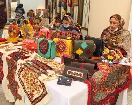 افتتاح نمایشگاه اقوام صنایع‌دستی و سوغات شهرستان رباط کریم در هفته فرهنگی