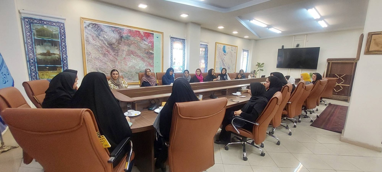 مدیران فرهنگی استان قزوین پای گفت‌وگوی بانوان جوان و هنرمند نشستند