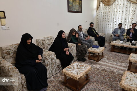 دیدار با مادر شهید سلطان مراد صابری همزمان با یادواره شهدای استان چهار محال وبختیاری