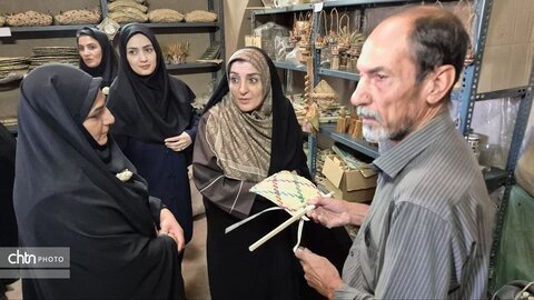 از قلعه باقرآباد تا «ناروت»؛ بانوان بافق در مسیر میراث و کارآفرینی