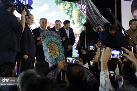 جشنواره انگور با حضور وزیر میراث فرهنگی در ملکان
