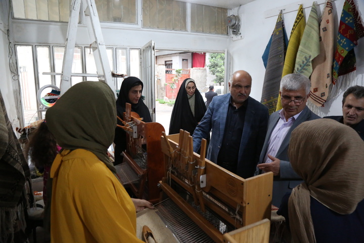 ۴ کارگاه صنایع‌دستی کردکوی میزبان معاون اقتصادی استاندار گلستان/ بررسی نیازهای توسعه تولید و اشتغال