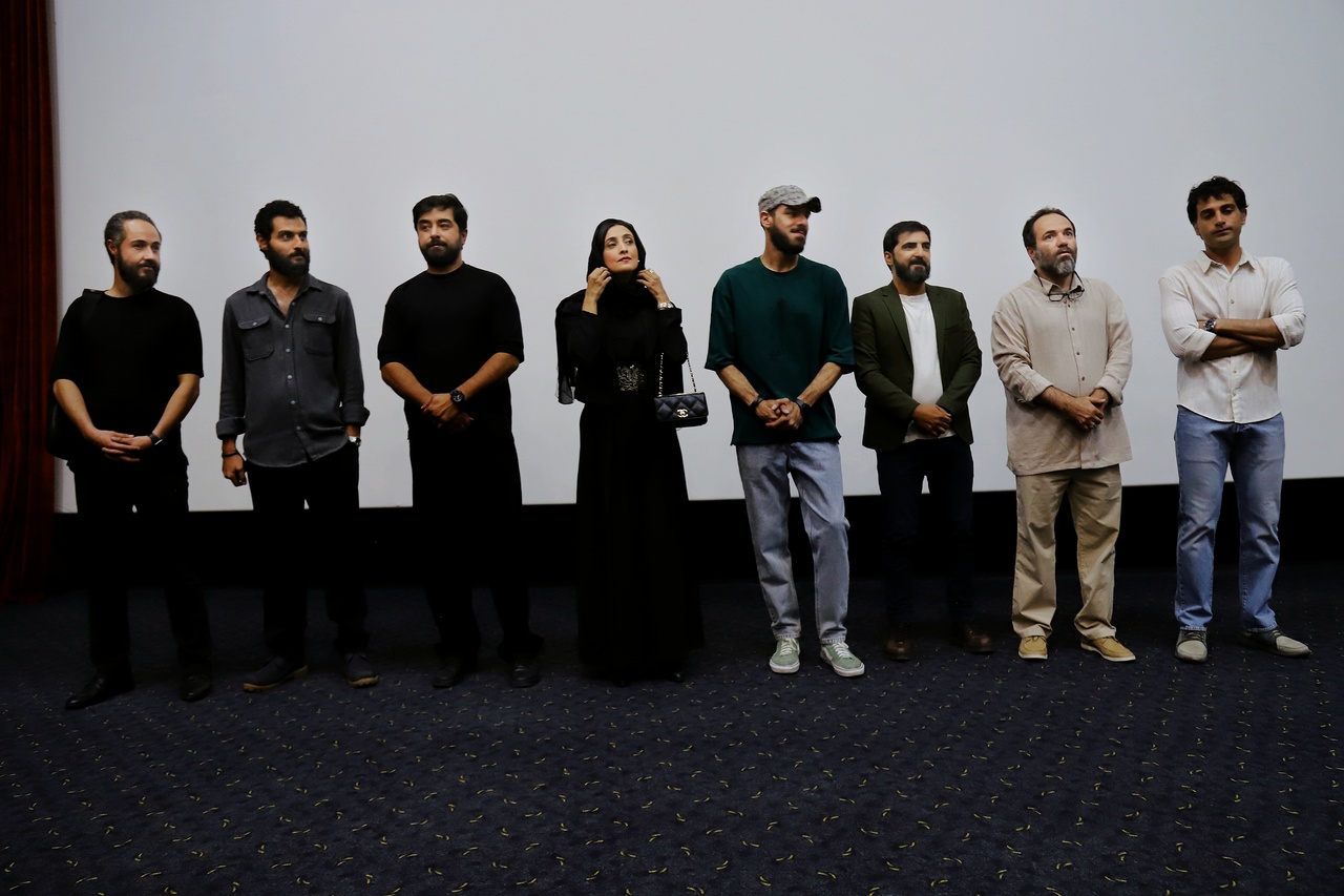 استقبال پرشور مردم از بازیگران و عوامل «جانشین»/ شامحمدی: تماشاگران «نفسِ سینما» هستند + تصاویر