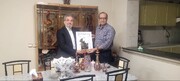 تقدیر از نیم‌قرن هنر و آموزش/ دیدار سرپرست میراث‌فرهنگی همدان با استاد پیشکسوت نقاشی روی سفال