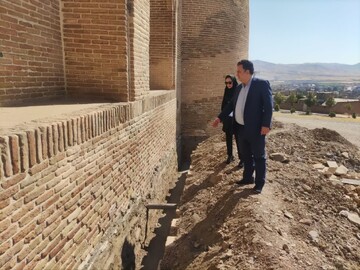 بازدید از عملیات دفع و هدایت رطوبت پیرامون کاروانسرای جهانی فرسفج