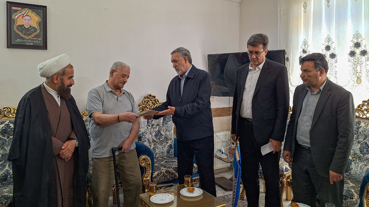 دیدار مسئولان میراث‌فرهنگی با خانواده شهید صالح بناء هنزائی