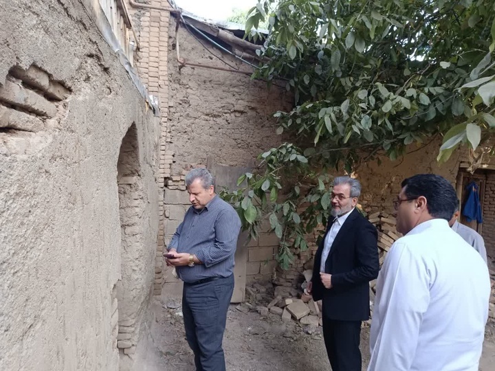 بازدید سرپرست اداره‌کل میراث‌فرهنگی همدان از عمارت تاریخی کردکریمی تویسرکان