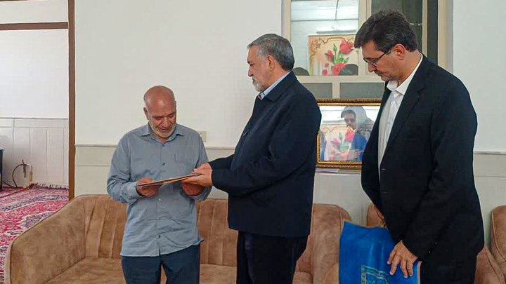 دیدار مسئولان میراث‌فرهنگی با خانواده شهید محمدمهدی آخوندی ابراهیم‌آباد