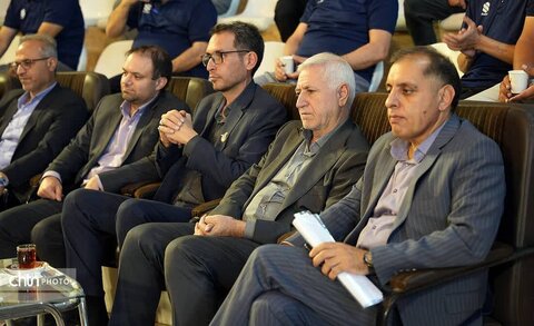 معاون صنایع‌دستی وزارت میراث‌فرهنگی، زنگ آغاز سال تحصیلی مدرسه زندان مرکزی یزد را نواخت