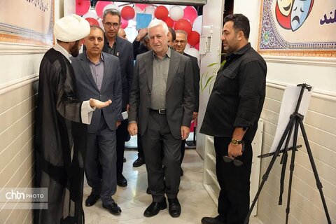 معاون صنایع‌دستی وزارت میراث‌فرهنگی، زنگ آغاز سال تحصیلی مدرسه زندان مرکزی یزد را نواخت