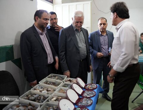 معاون صنایع‌دستی وزارت میراث‌فرهنگی، زنگ آغاز سال تحصیلی مدرسه زندان مرکزی یزد را نواخت