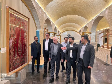روایت تار و پود ایران در قاب یک موزه تاریخی؛ بازدید معاون صنایع‌دستی از موزه تار و پود یزد