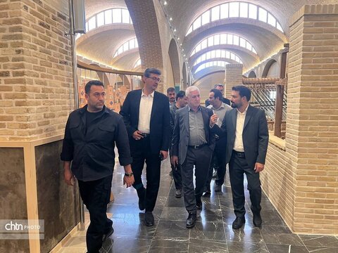 روایت تار و پود ایران در قاب یک موزه تاریخی؛ بازدید معاون صنایع‌دستی از موزه تار و پود یزد