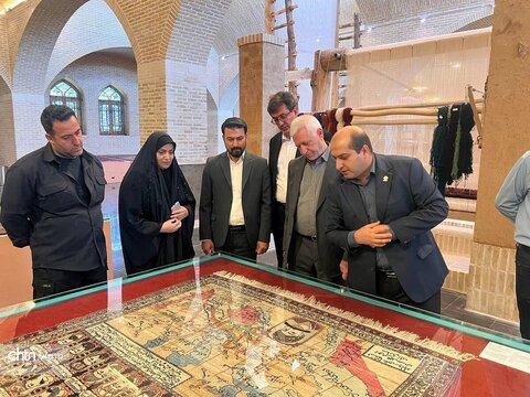 روایت تار و پود ایران در قاب یک موزه تاریخی؛ بازدید معاون صنایع‌دستی از موزه تار و پود یزد