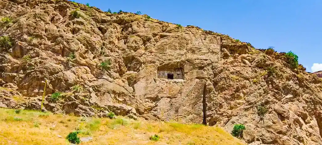 صحنه، نخستین سکونتگاه و نیایشگاه انسان در دشت‌های غرب آسیا