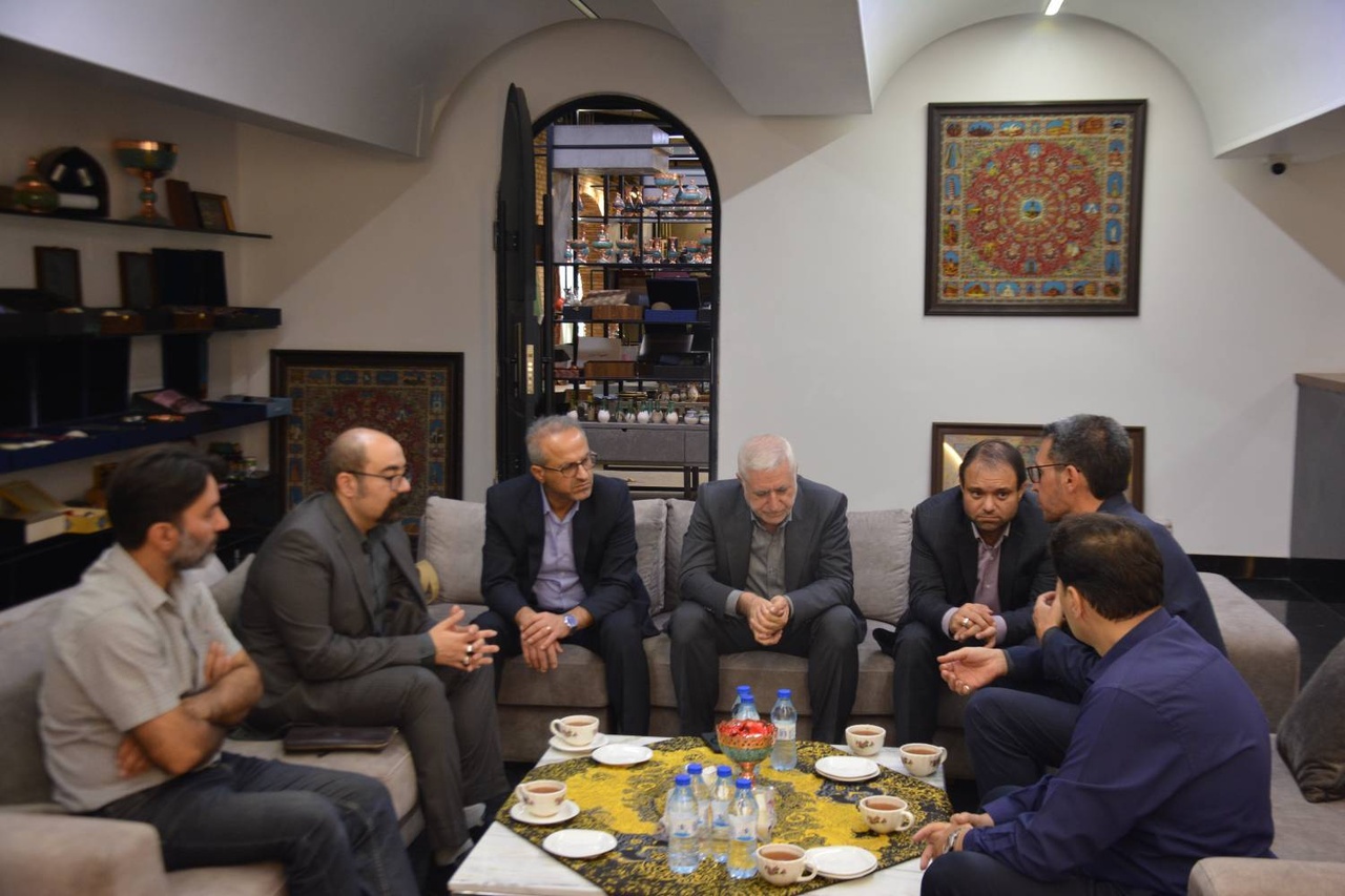 بررسی راهکارهای توسعه صنایع‌دستی یزد در نشست معاون صنایع‌دستی کشور با شورای پژوهشی استان