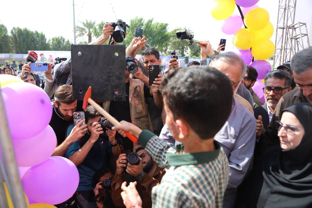 زنگ مهر و مقاومت در میناب نواخته شد
