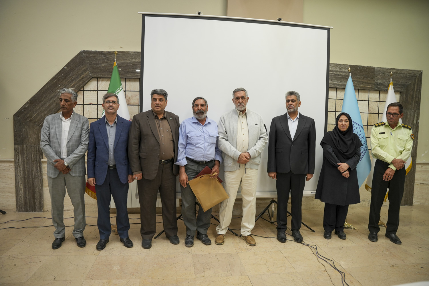 با انسجام و کار گروهی، پای کار ایران اسلامی بایستیم/ اخلاص، ولایتمداری و مردمداری راز ماندگاری نام شهید سلیمانی است