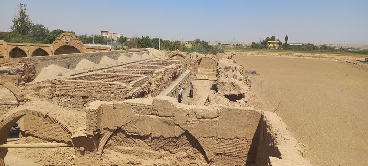 آغاز فاز دوم مرمت کاروانسرای تاریخی مجدالممالک دولت‌آباد فراهان