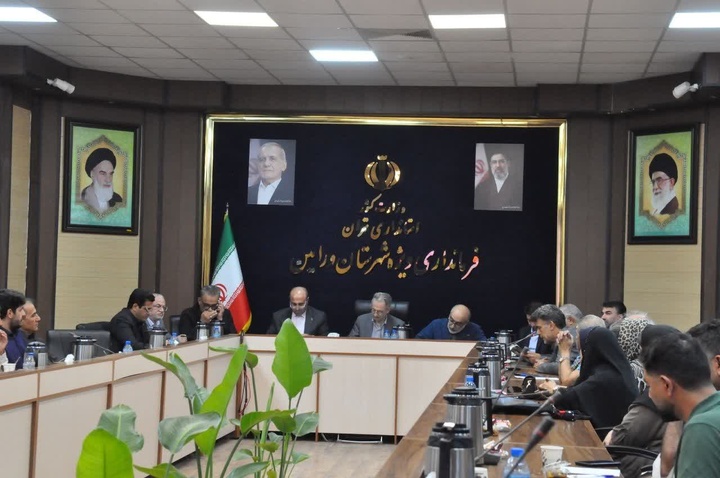 مشکلات فعالان گردشگری و هنرمندان صنایع‌دستی ورامین بررسی شد