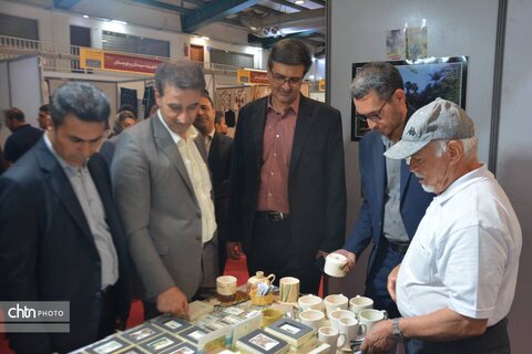 بازدید معاون هماهنگی امور عمرانی استاندار یزد از نمایشگاه صنایع‌دستی
