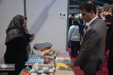 بازدید معاون هماهنگی امور عمرانی استاندار یزد از نمایشگاه صنایع‌دستی