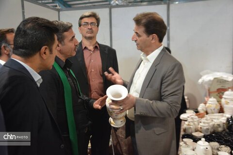 بازدید معاون هماهنگی امور عمرانی استاندار یزد از نمایشگاه صنایع‌دستی