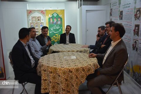 بازدید معاون هماهنگی امور عمرانی استاندار یزد از نمایشگاه صنایع‌دستی