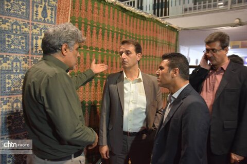 بازدید معاون هماهنگی امور عمرانی استاندار یزد از نمایشگاه صنایع‌دستی