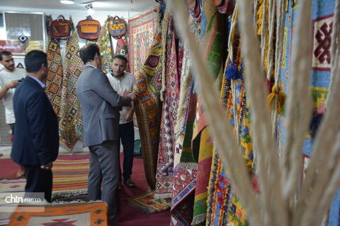 بازدید معاون هماهنگی امور عمرانی استاندار یزد از نمایشگاه صنایع‌دستی
