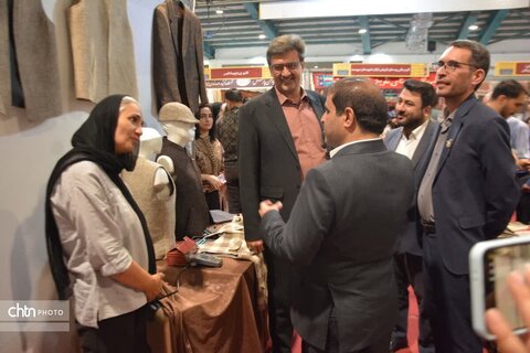 از نقش خیال تا عطر نان؛ بازدید معاون استاندار یزد از جلوه‌های هنر و فرهنگ ایرانی