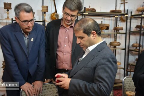 از نقش خیال تا عطر نان؛ بازدید معاون استاندار یزد از جلوه‌های هنر و فرهنگ ایرانی