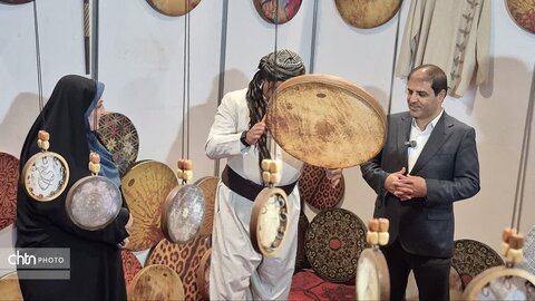 از نقش خیال تا عطر نان؛ بازدید معاون استاندار یزد از جلوه‌های هنر و فرهنگ ایرانی