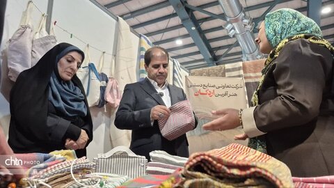 از نقش خیال تا عطر نان؛ بازدید معاون استاندار یزد از جلوه‌های هنر و فرهنگ ایرانی