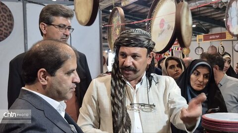 از نقش خیال تا عطر نان؛ بازدید معاون استاندار یزد از جلوه‌های هنر و فرهنگ ایرانی