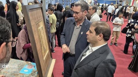 از نقش خیال تا عطر نان؛ بازدید معاون استاندار یزد از جلوه‌های هنر و فرهنگ ایرانی